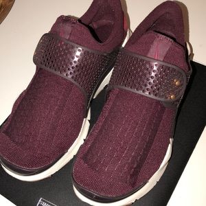 Nike Sock Dart Burgundy Women’s 8